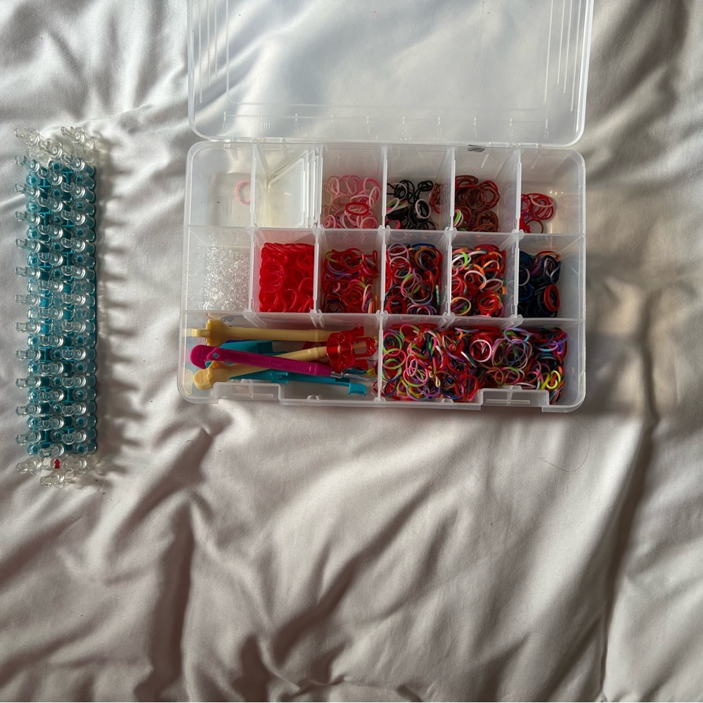 assorted rainbow loom stuff